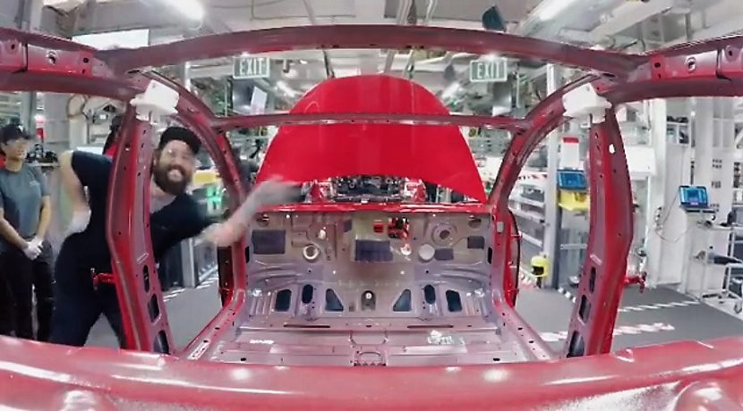 Quick-motion video of the Assembly of a Tesla Model 3